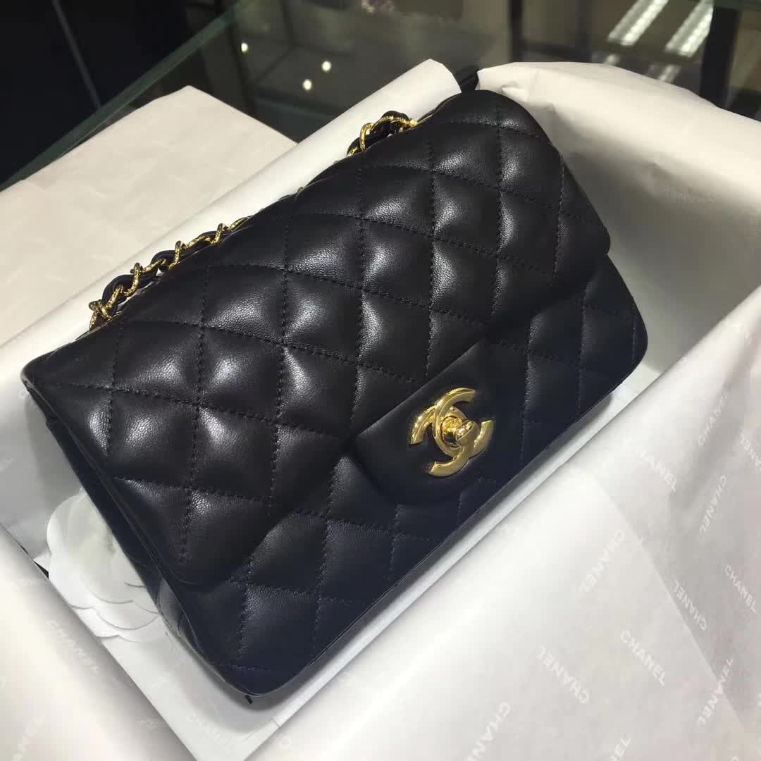 Chanel 香奈儿 Classic Flap 小羊皮 黑色 20cm  金扣 诚招代理
