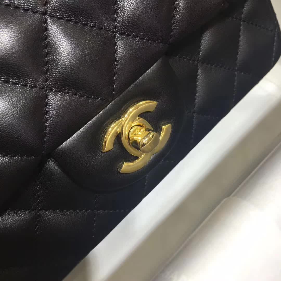 Chanel 香奈儿 Classic Flap 小羊皮 黑色 20cm  金扣 诚招代理
