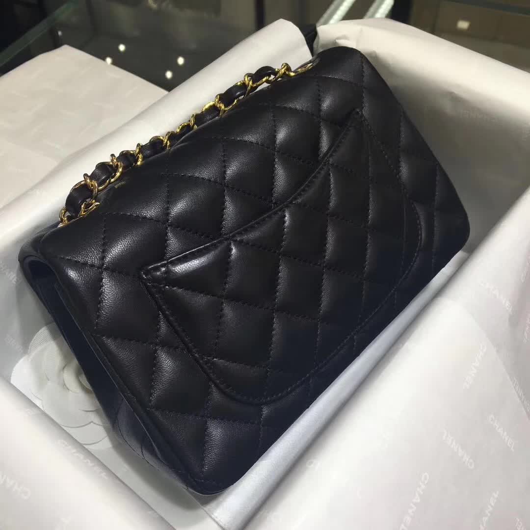 Chanel 香奈儿 Classic Flap 小羊皮 黑色 20cm  金扣 诚招代理