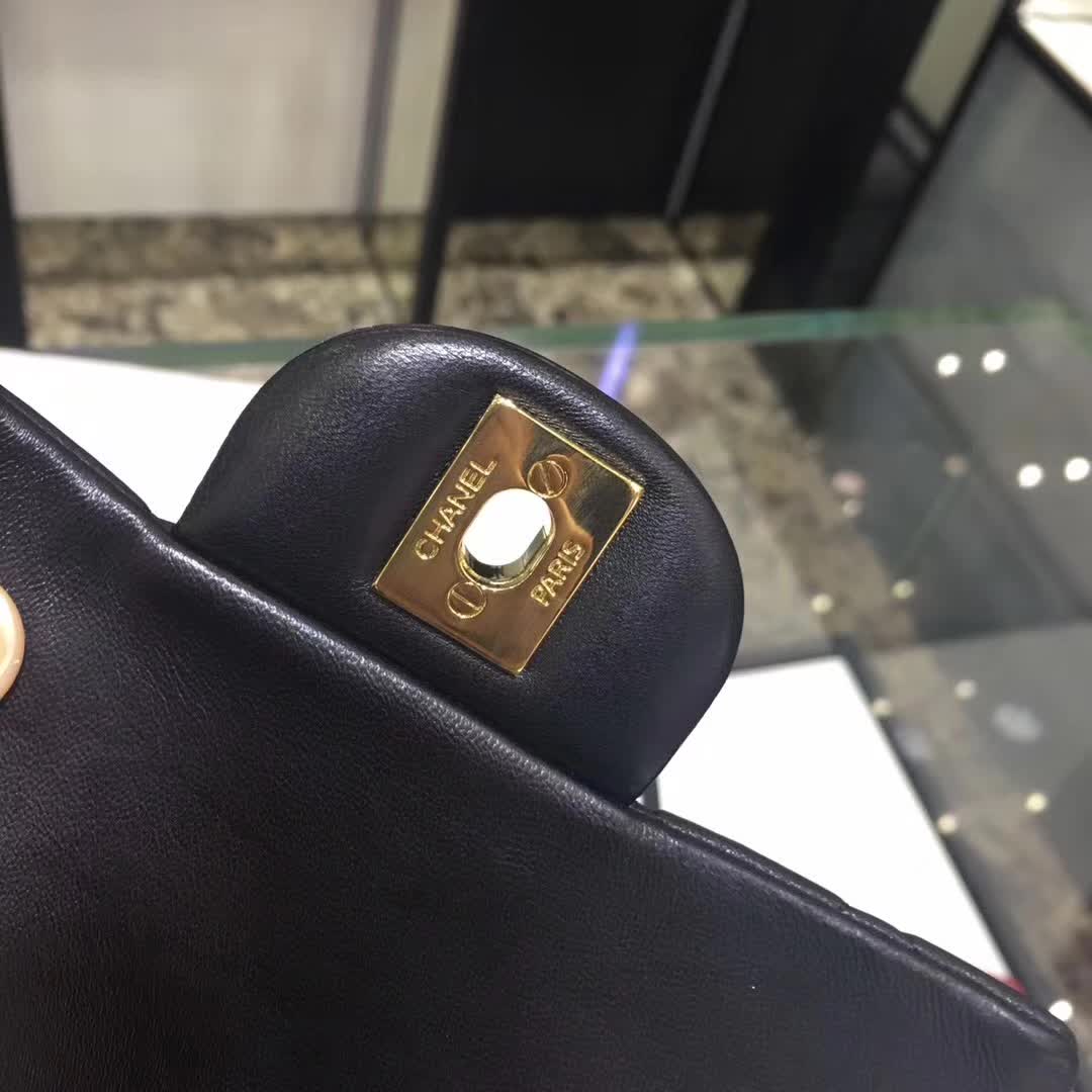 Chanel 香奈儿 Classic Flap 小羊皮 黑色 20cm  金扣 诚招代理