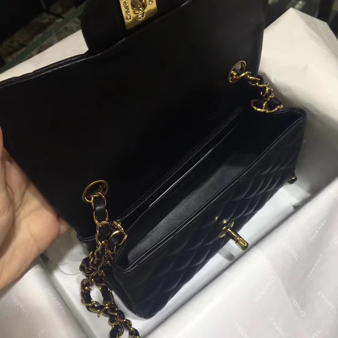 Chanel 香奈儿 Classic Flap 小羊皮 黑色 20cm  金扣 诚招代理