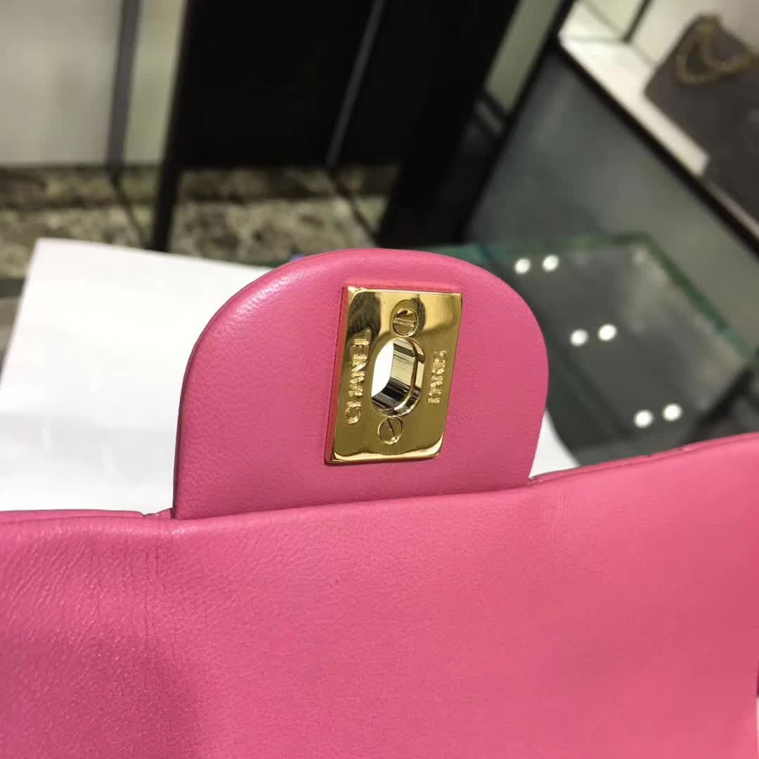 Chanel 香奈儿 Classic Flap  小羊皮  桃粉 20cm 金扣