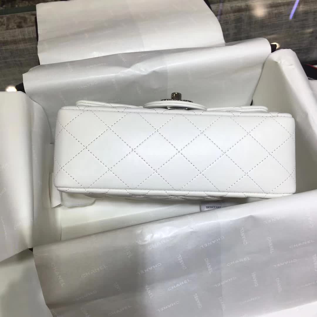 Classic Flap  小羊皮 白色 20cm  银 香奈儿官网同步 一件代发