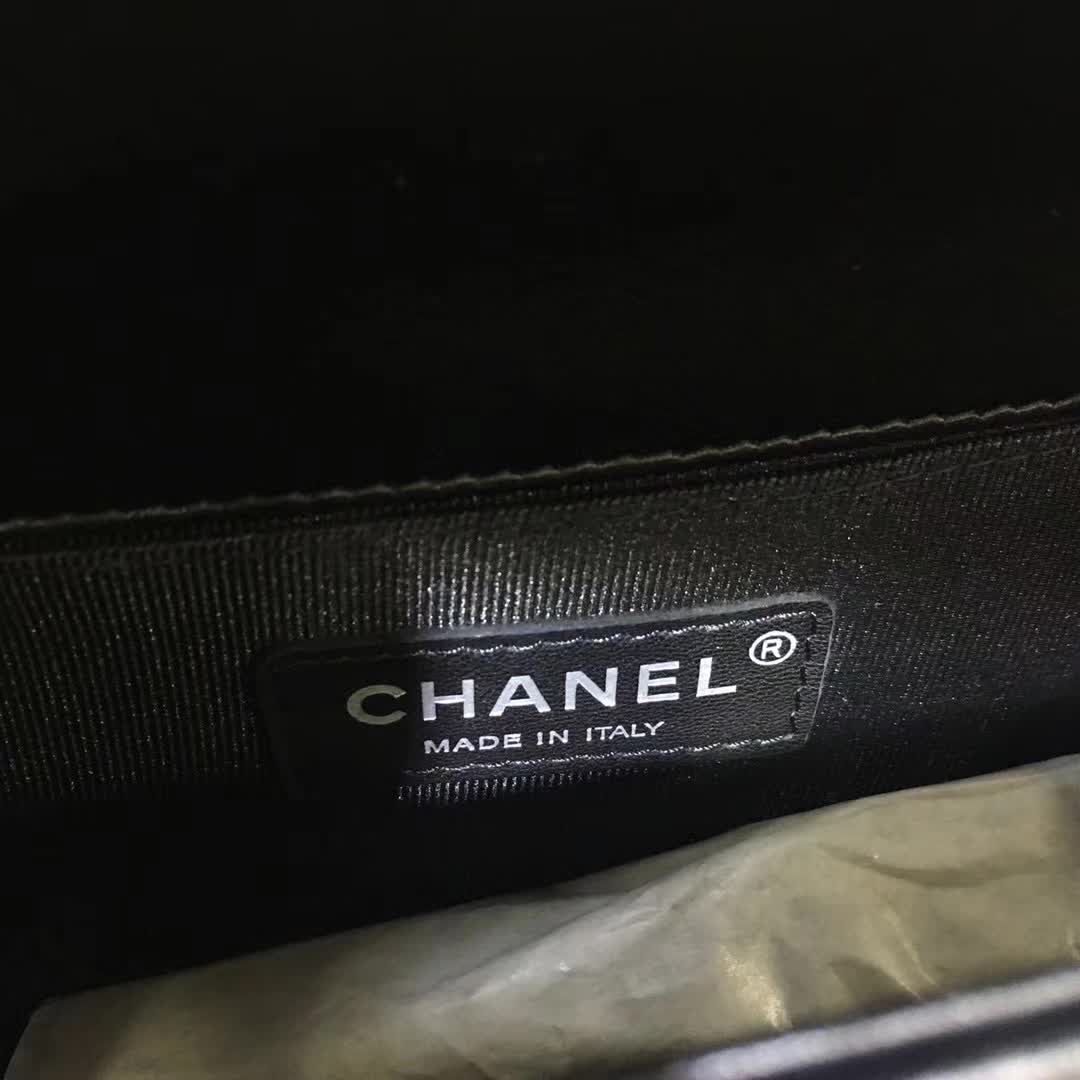 Chanel 香奈儿 Leboy V字绣 羊皮 黑色 25cm 古银五金