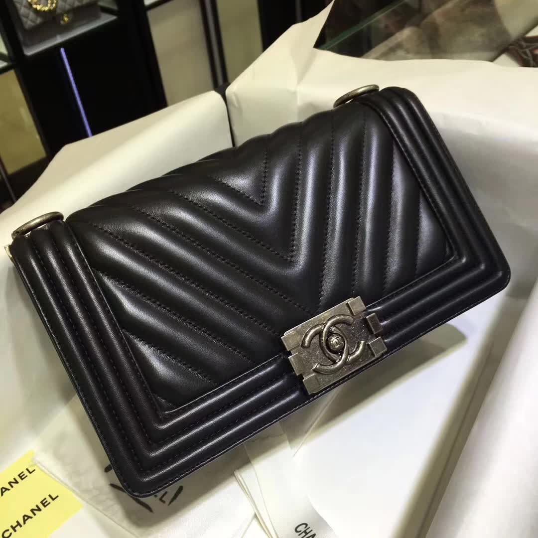 Chanel 香奈儿 Leboy V字绣 羊皮 黑色 25cm 古银五金