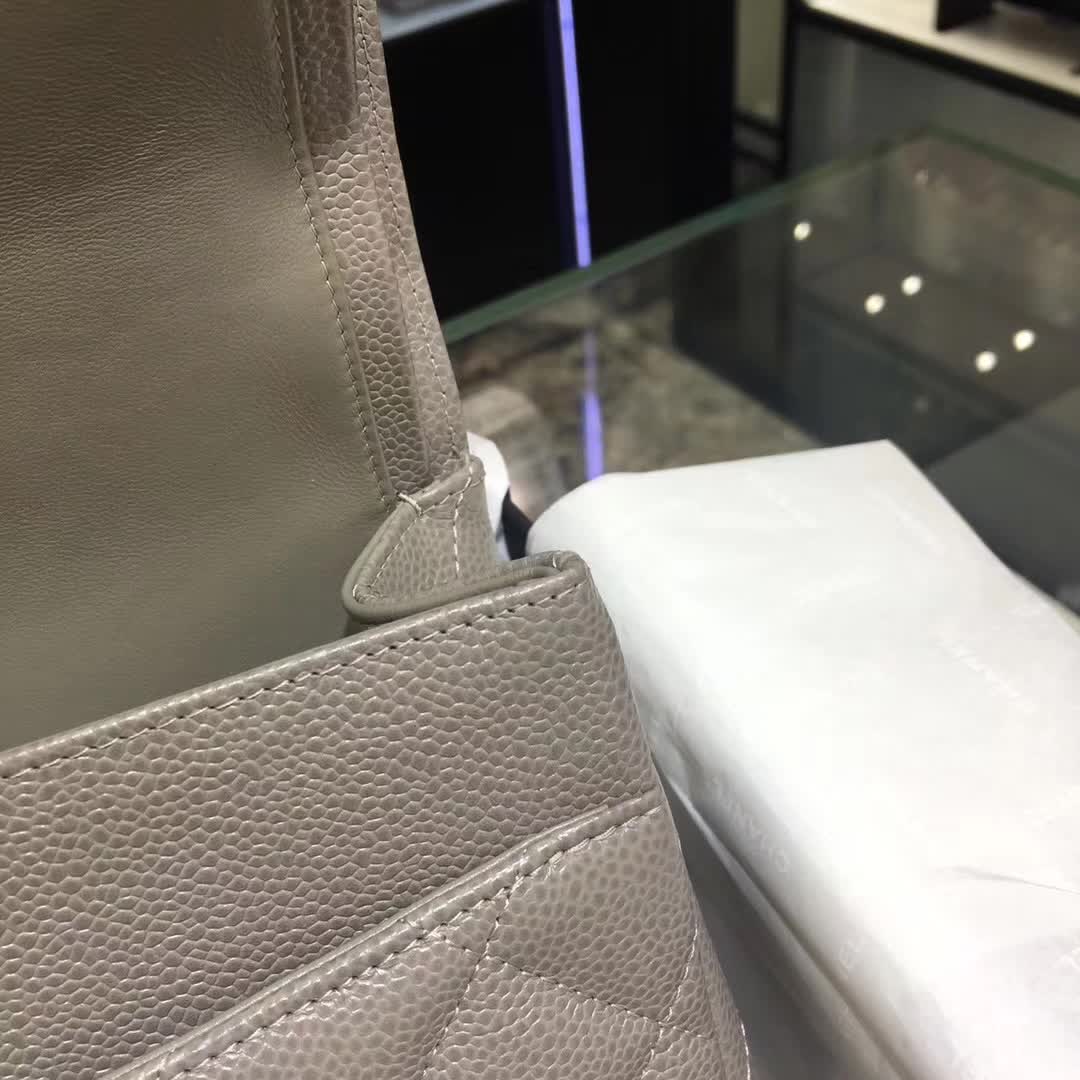 Chanel 香奈儿 Classic Flap 鱼子酱 灰色 30cm 金扣