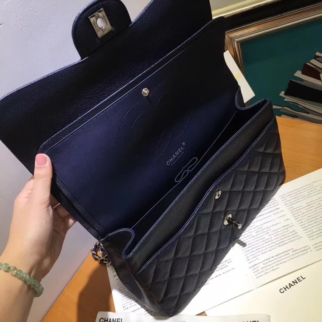 Chanel 香奈儿 Classic Flap 鱼子酱 海军蓝 30cm 银五金