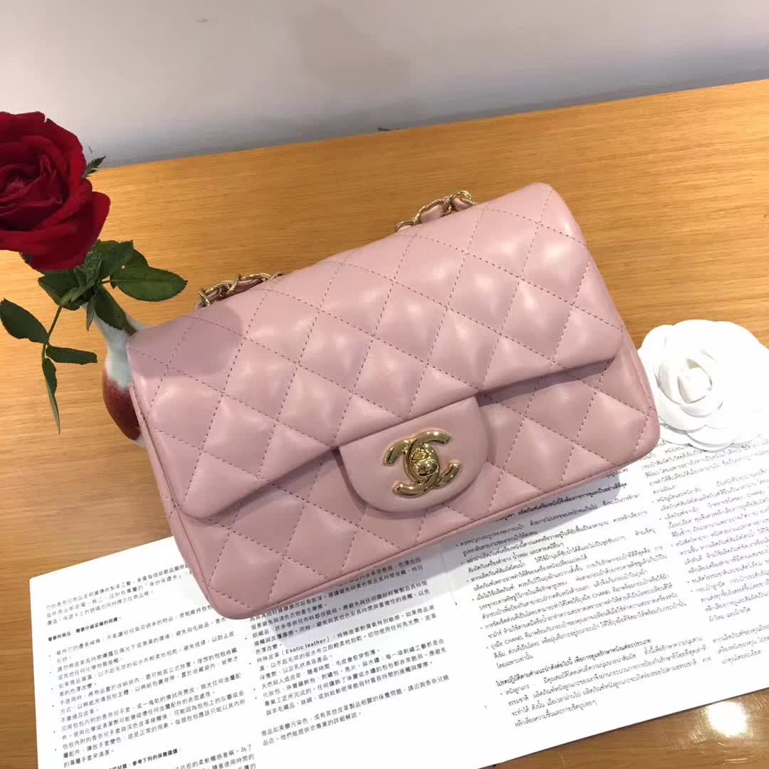 Chanel 香奈儿 Classic Flap  小羊皮 浅粉色 20cm 金色五金