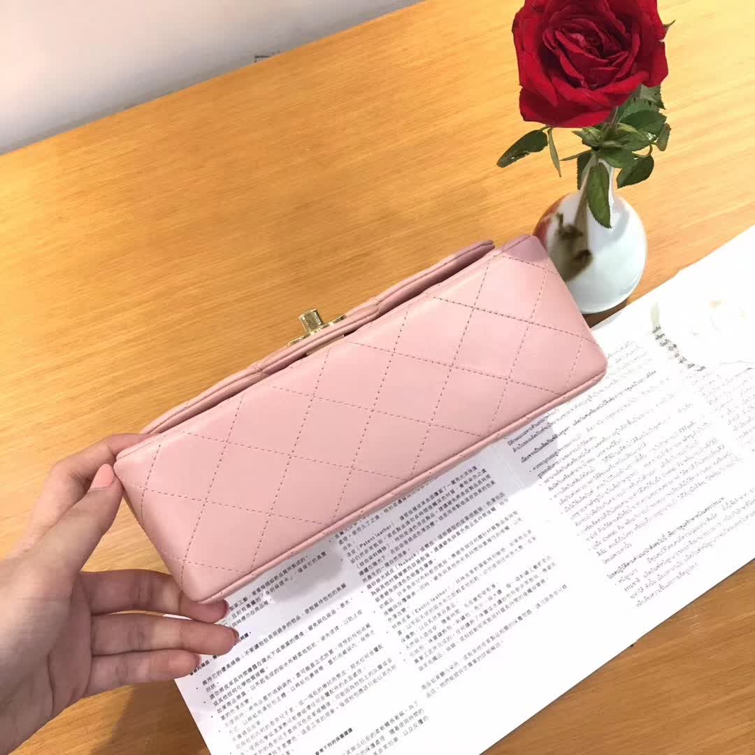 Chanel 香奈儿 Classic Flap  小羊皮 浅粉色 20cm 金色五金