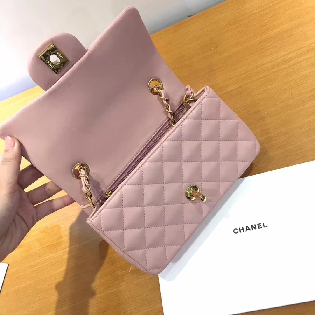 Chanel 香奈儿 Classic Flap  小羊皮 浅粉色 20cm 金色五金