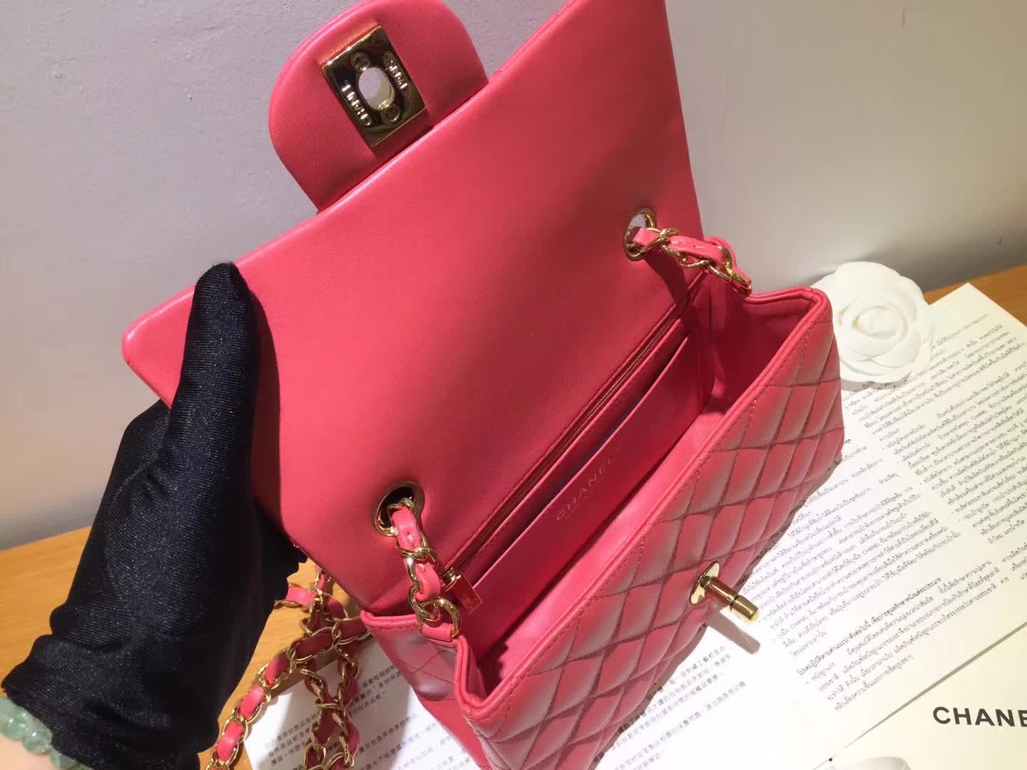 Chanel 香奈儿  Classic Flap 小羊皮 西瓜红 20cm  金
