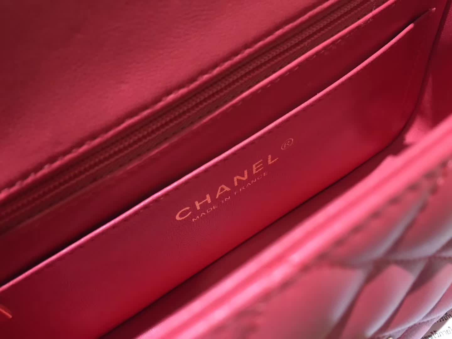 Chanel 香奈儿  Classic Flap 小羊皮 西瓜红 20cm  金