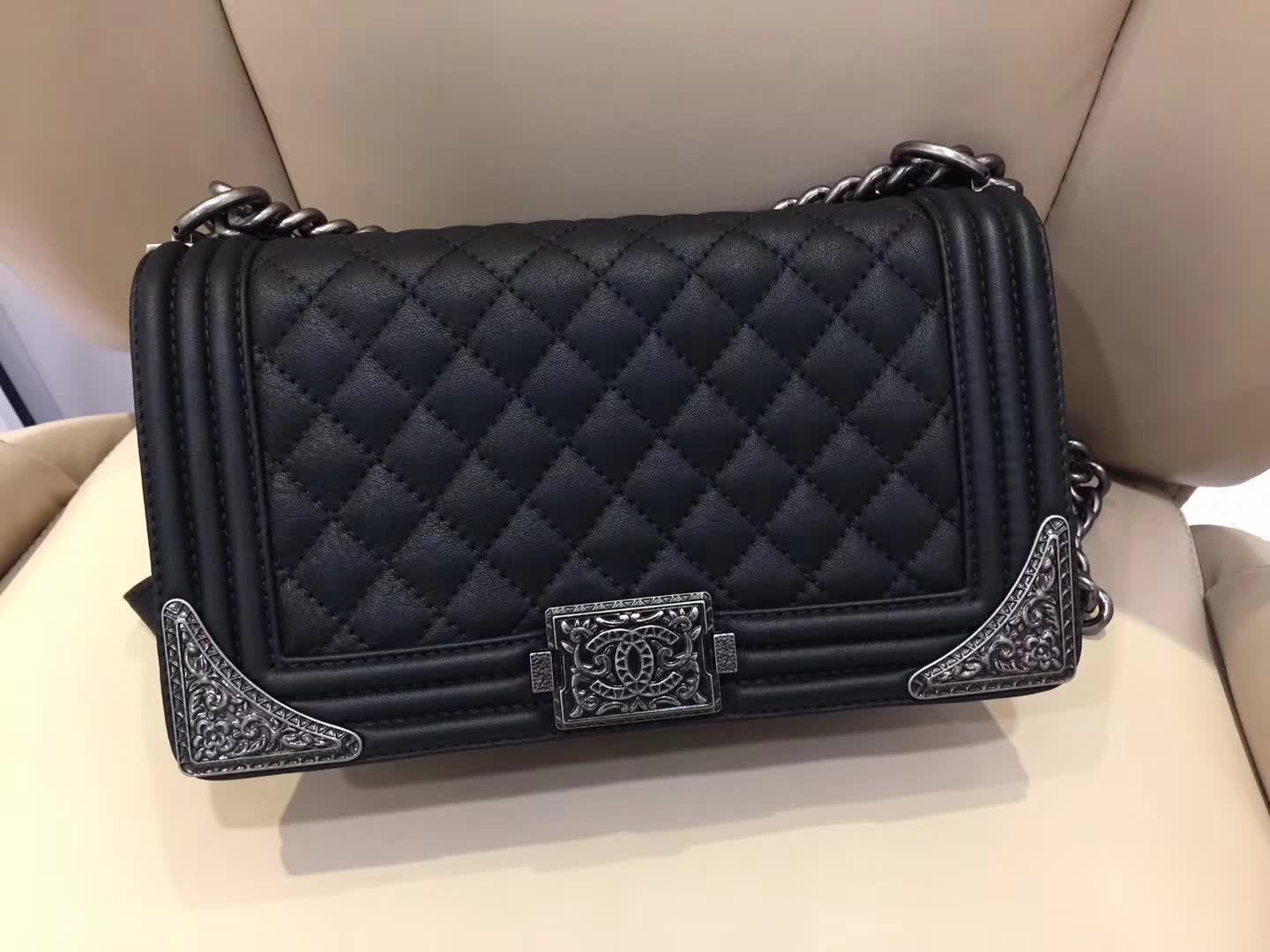 Chanel 香奈儿 Leboy  宫廷款 胎牛皮 黑色 25cm 古银五金