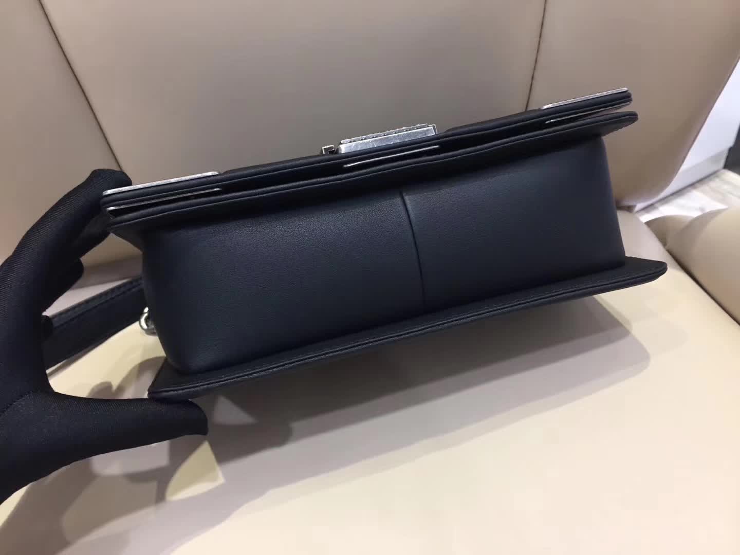 Chanel 香奈儿 Leboy  宫廷款 胎牛皮 黑色 25cm 古银五金