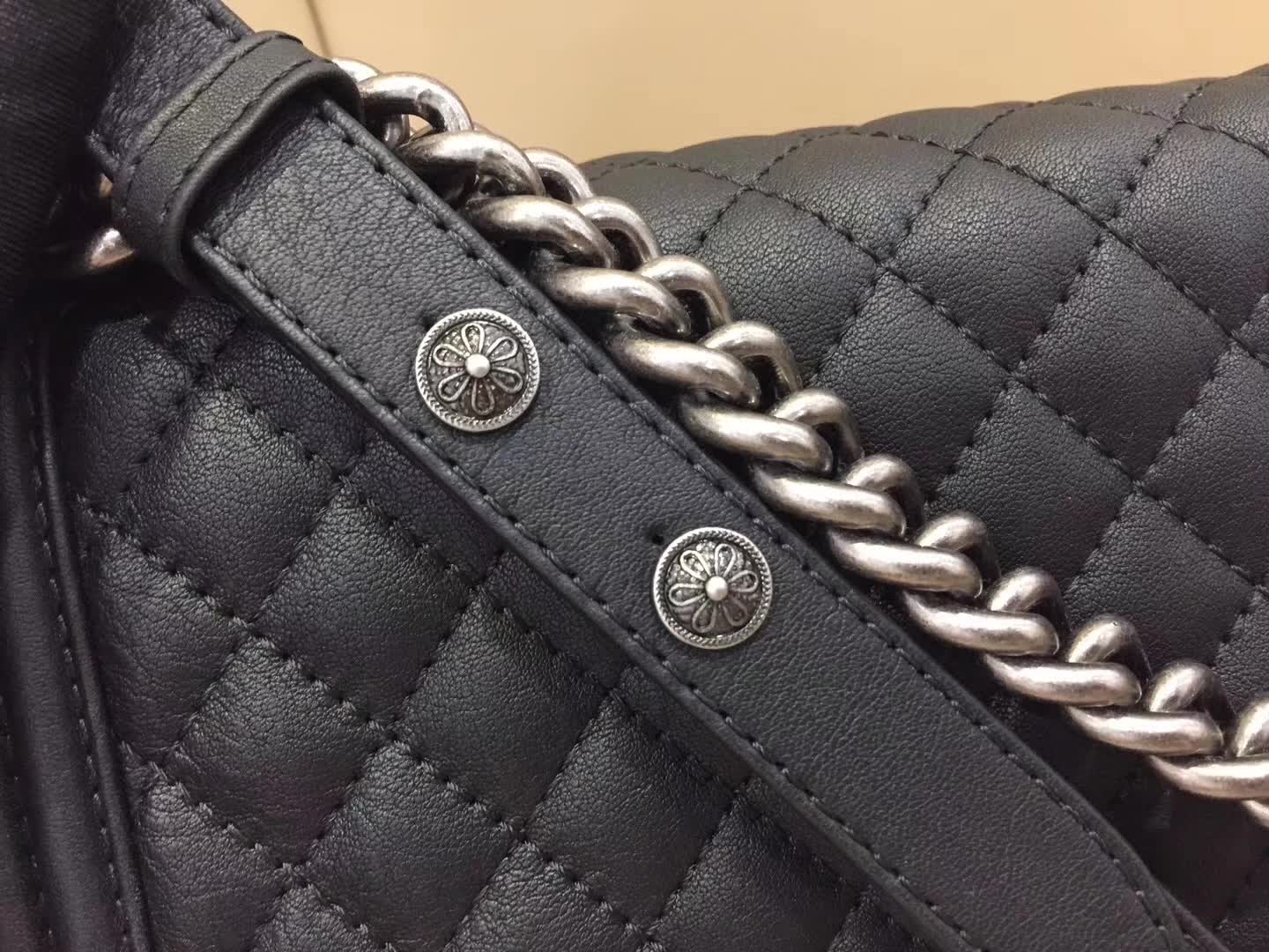 Chanel 香奈儿 Leboy  宫廷款 胎牛皮 黑色 25cm 古银五金