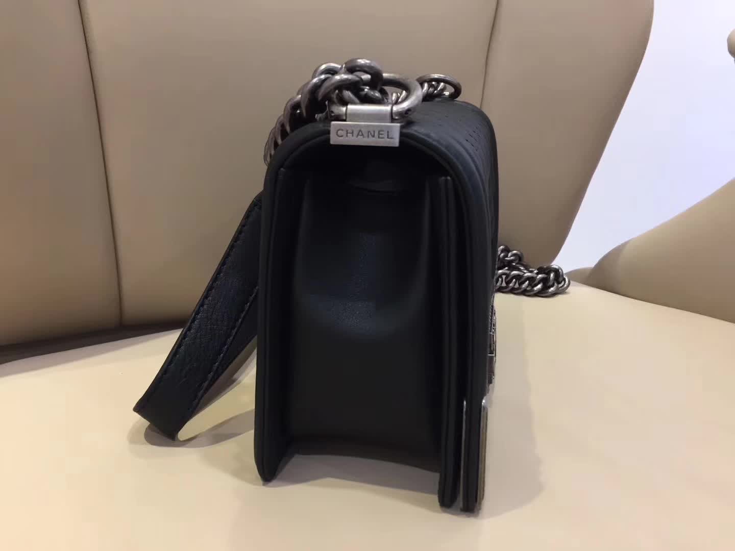 Chanel 香奈儿 Leboy  宫廷款 胎牛皮 黑色 25cm 古银五金