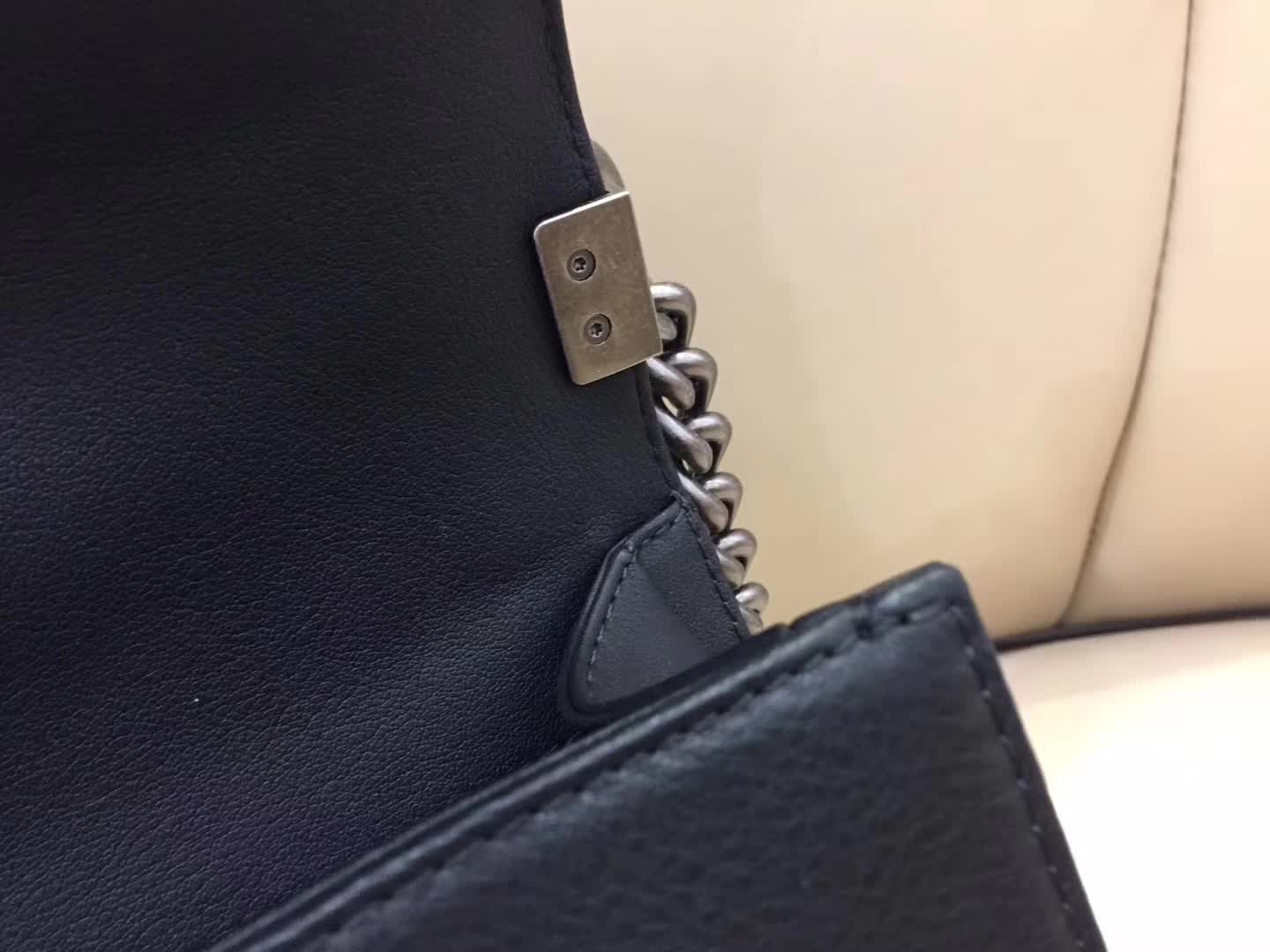 Chanel 香奈儿 Leboy  宫廷款 胎牛皮 黑色 25cm 古银五金