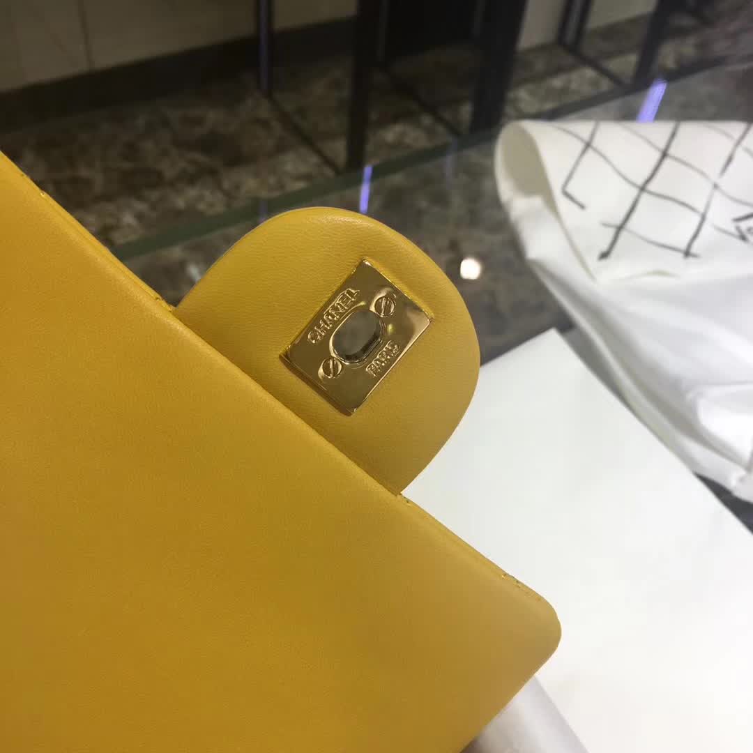 Chanel 香奈儿 Classic Flap 17CM 羊皮 向日葵黄