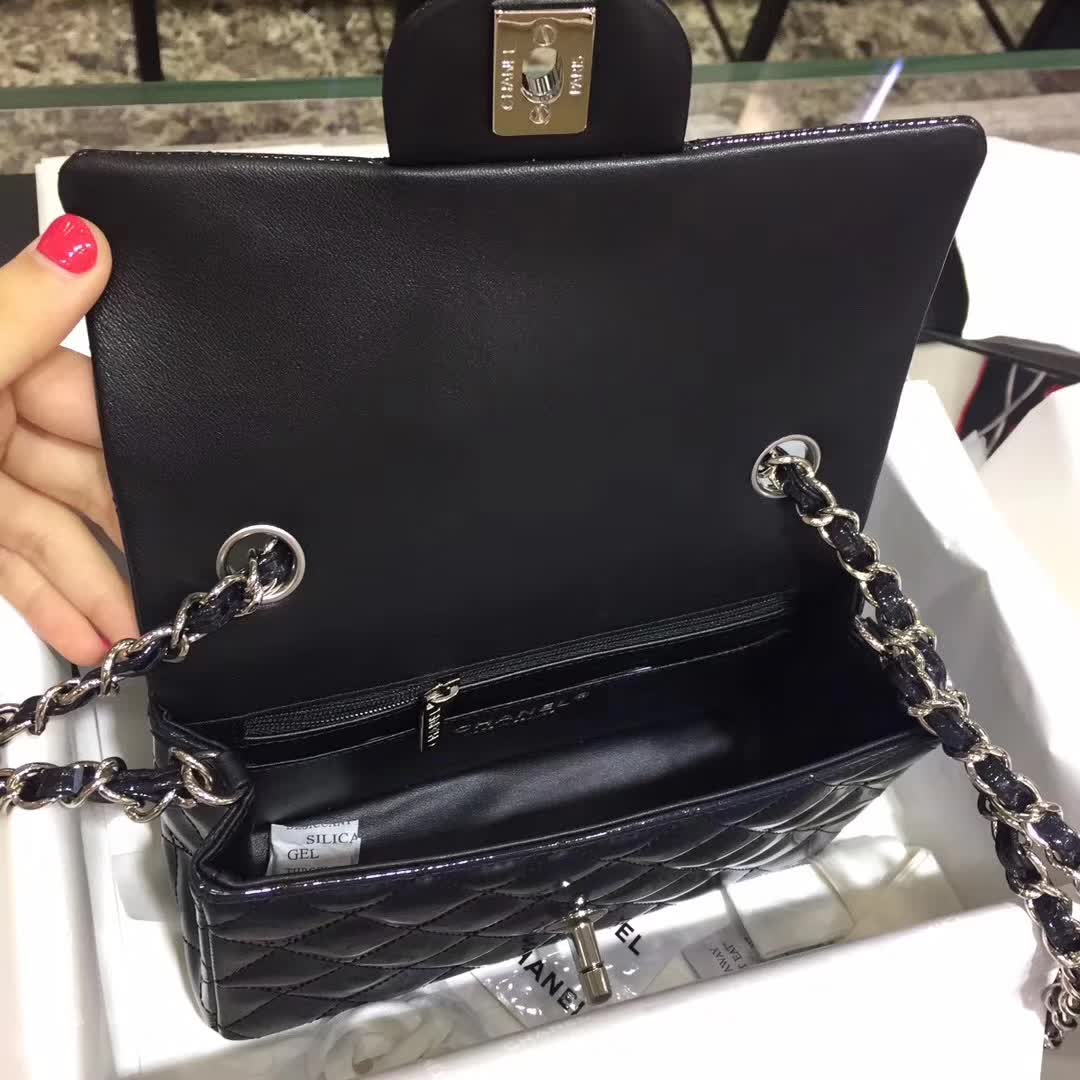 Chanel 香奈儿 Classic Flap 漆皮 珠光铁灰 20cm 五金：银