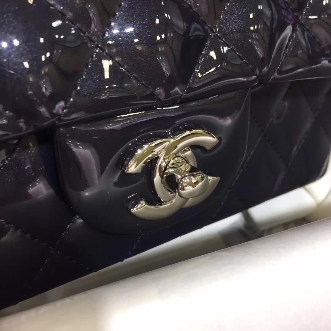 Chanel 香奈儿 Classic Flap 漆皮 珠光铁灰 20cm 五金：银