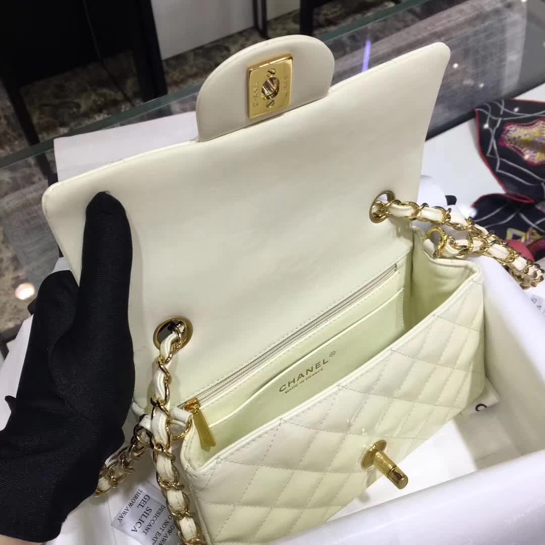 Chanel 香奈儿 Classic Flap 漆皮 奶白色 20cm 五金：金