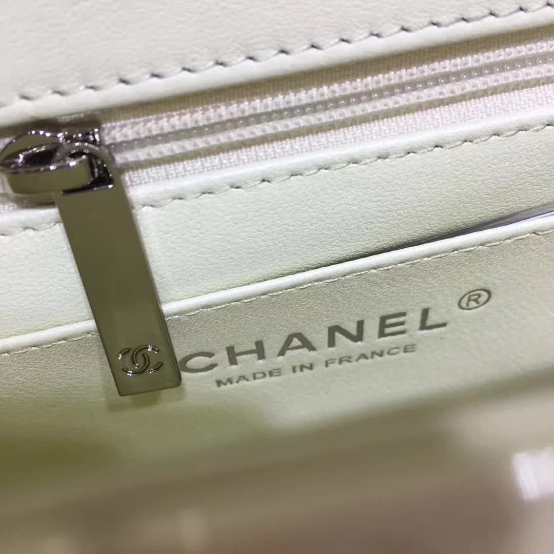 Chanel 香奈儿 Classic Flap 漆皮 白色 20cm 五金：银扣