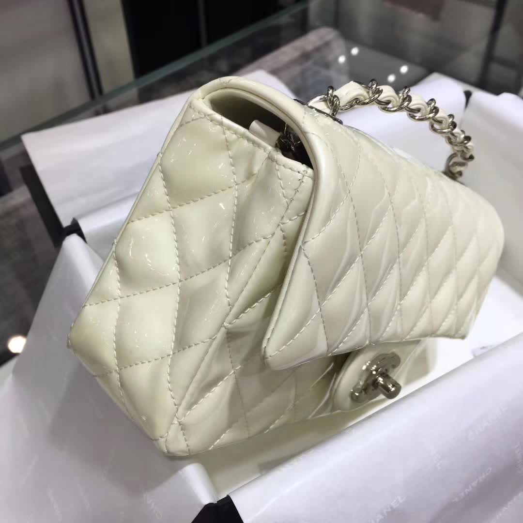 Chanel 香奈儿 Classic Flap 漆皮 白色 20cm 五金：银扣