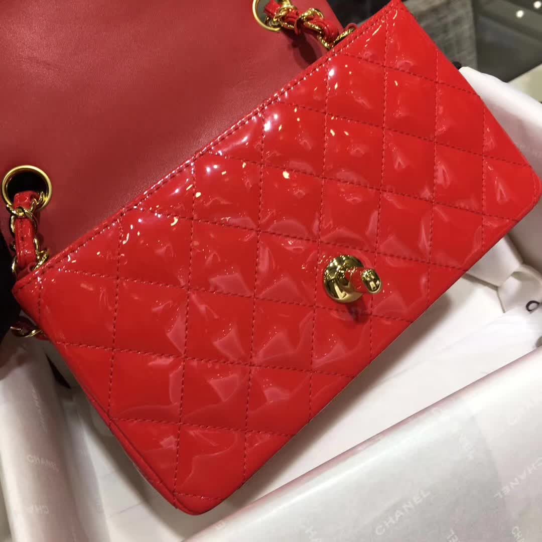 Chanel 香奈儿 Classic Flap 漆皮 大红 20cm 五金：金扣