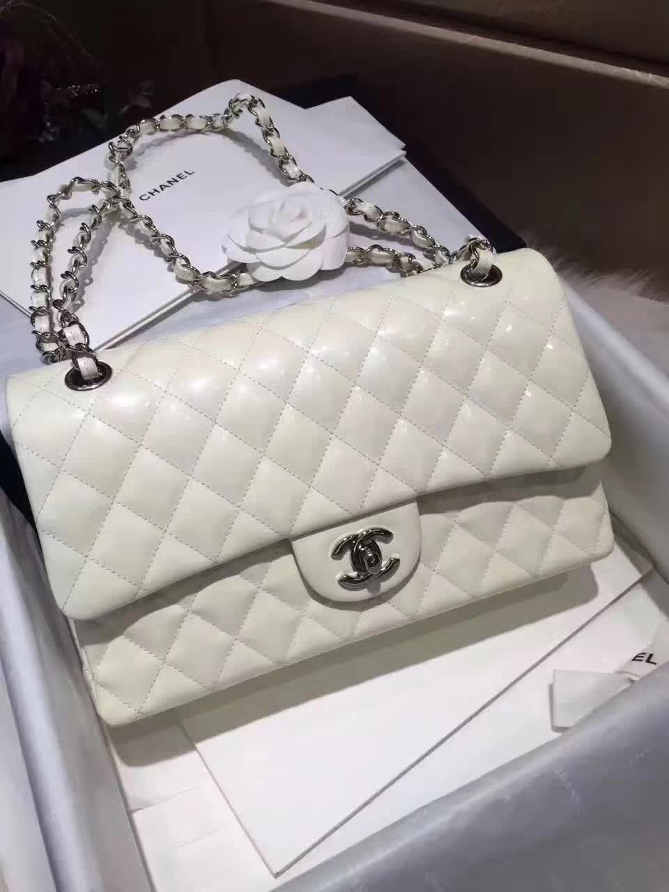 Chanel 香奈儿 Classic Flap 羊皮 白色 25cm 五金：银