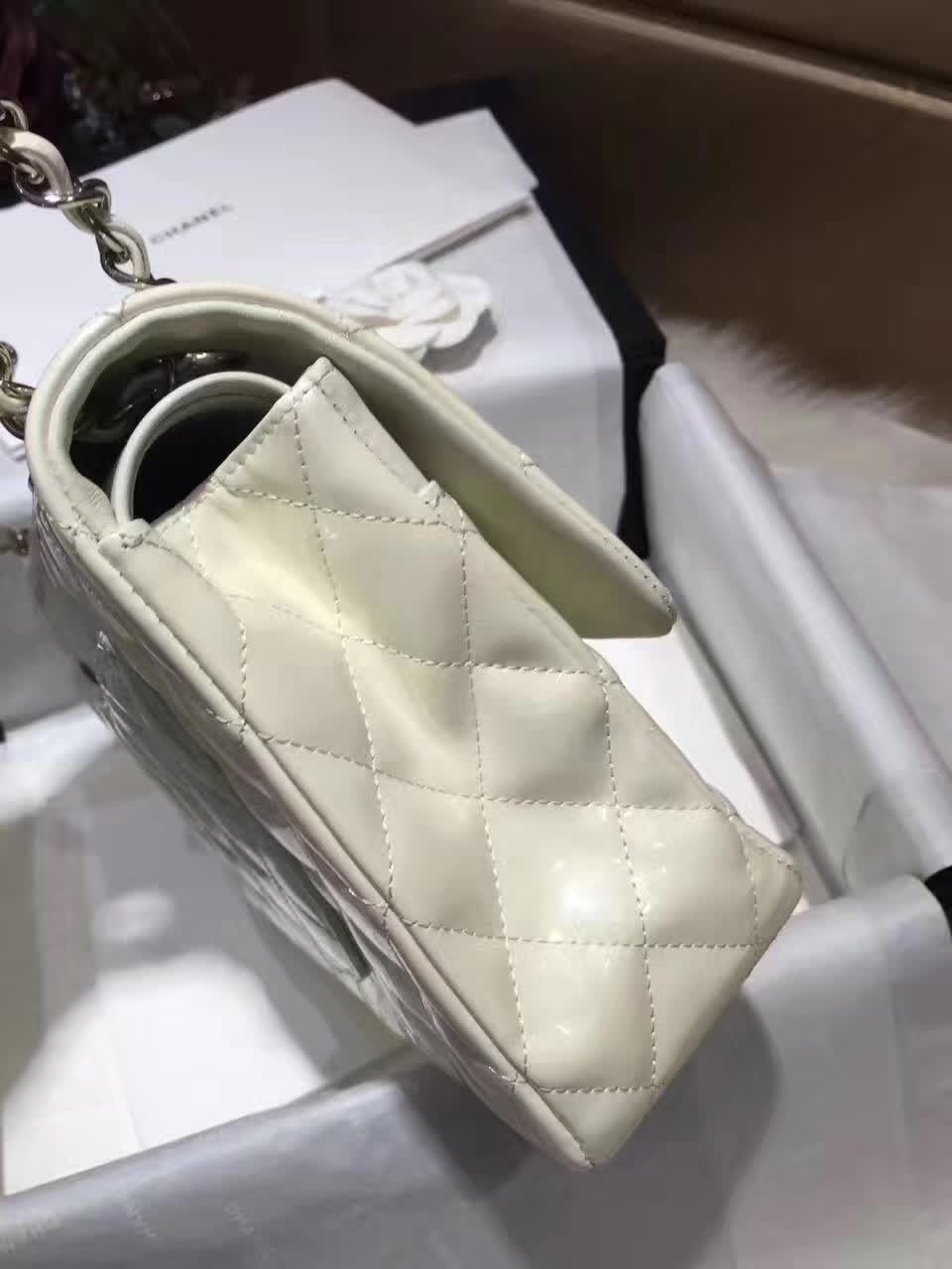 Chanel 香奈儿 Classic Flap 羊皮 白色 25cm 五金：银