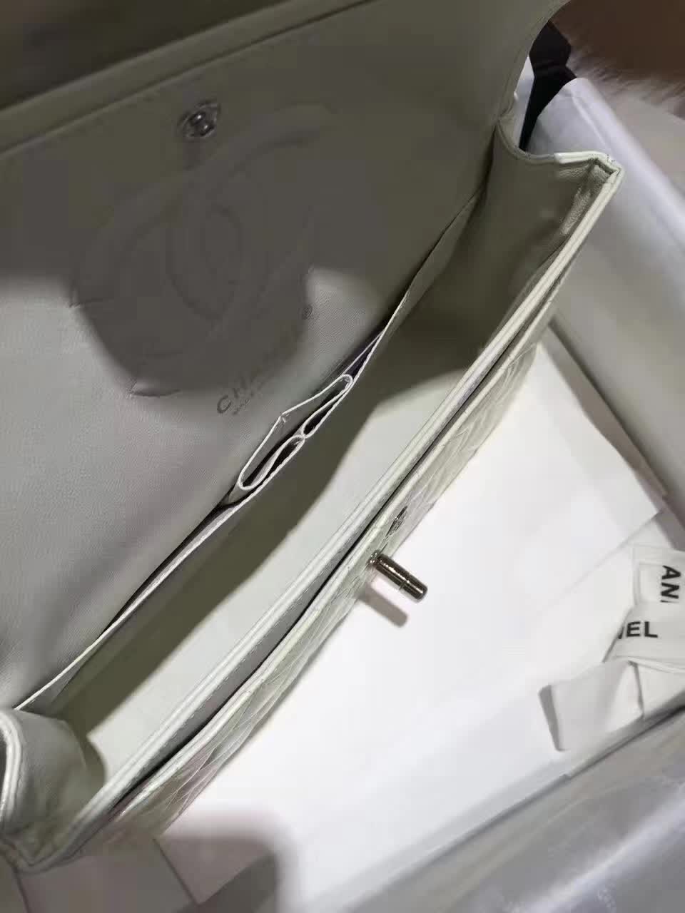 Chanel 香奈儿 Classic Flap 羊皮 白色 25cm 五金：银