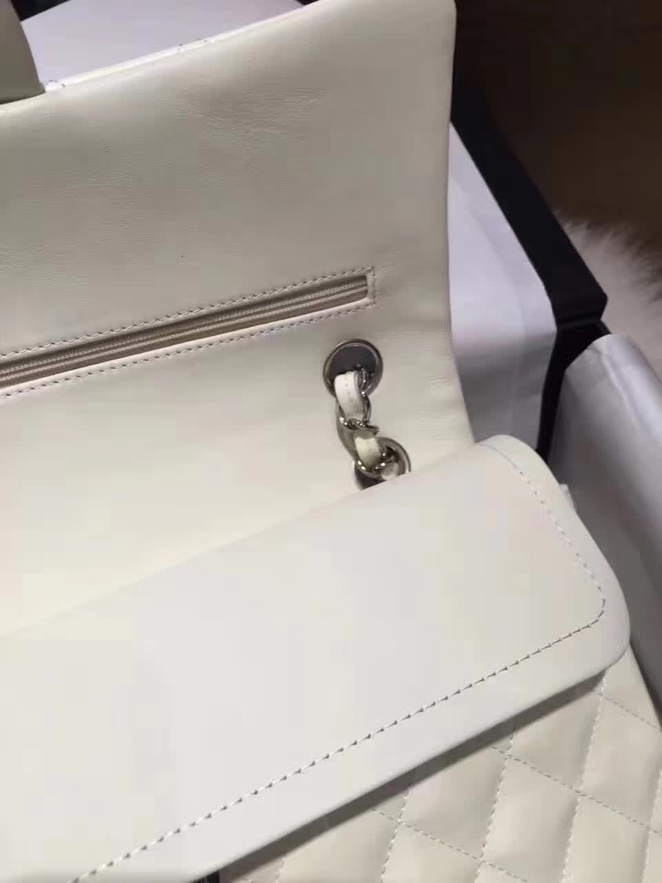 Chanel 香奈儿 Classic Flap 羊皮 白色 25cm 五金：银