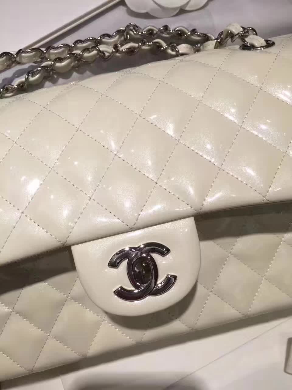 Chanel 香奈儿 Classic Flap 羊皮 白色 25cm 五金：银