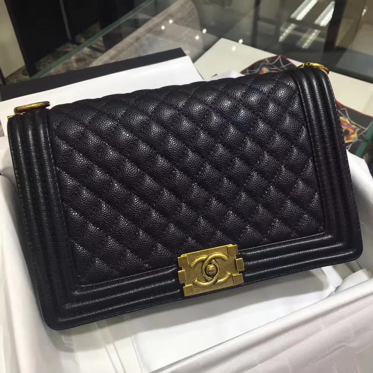 香奈儿官网  Chanel Leboy 28cm 黑色 古金色 球纹