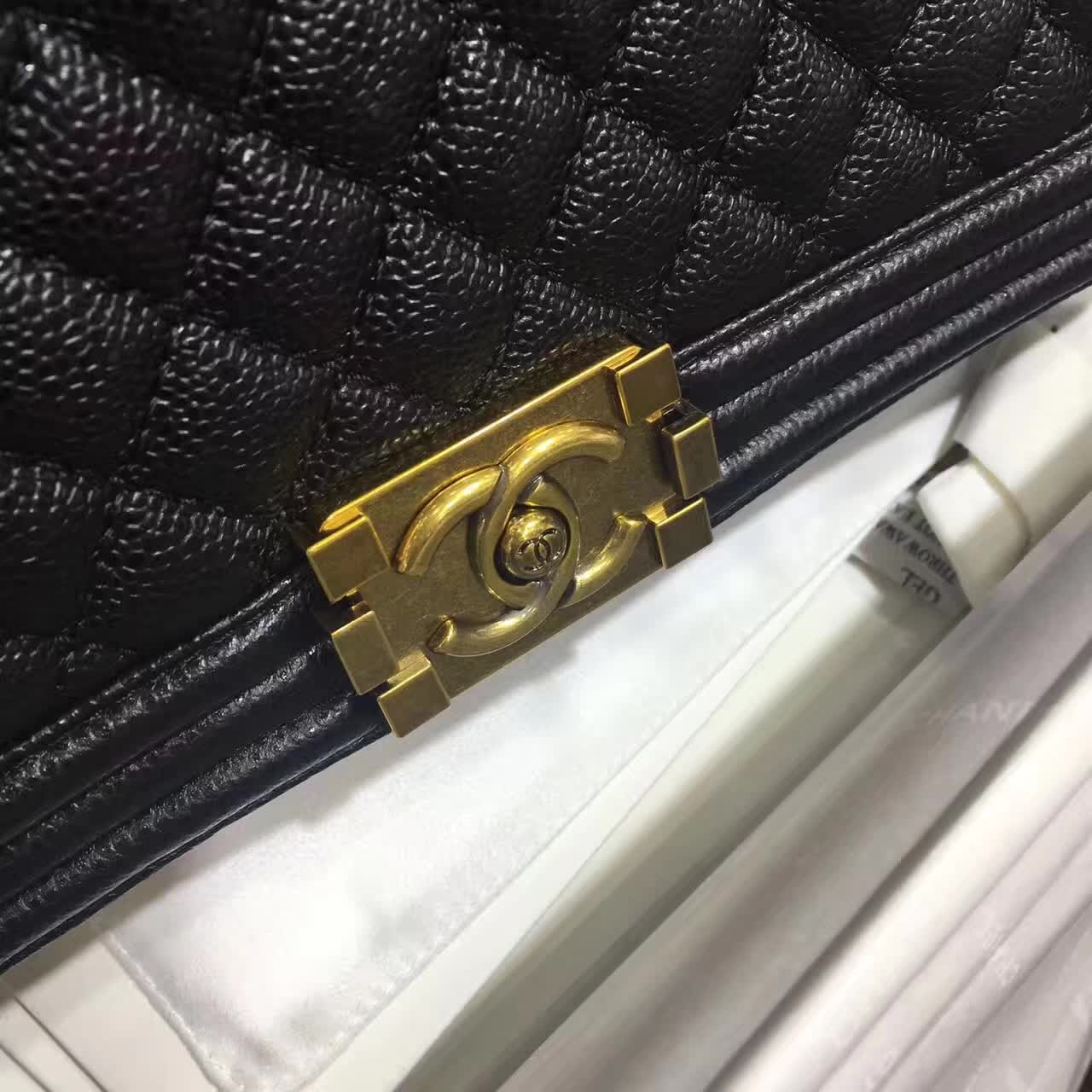 香奈儿官网  Chanel Leboy 28cm 黑色 古金色 球纹