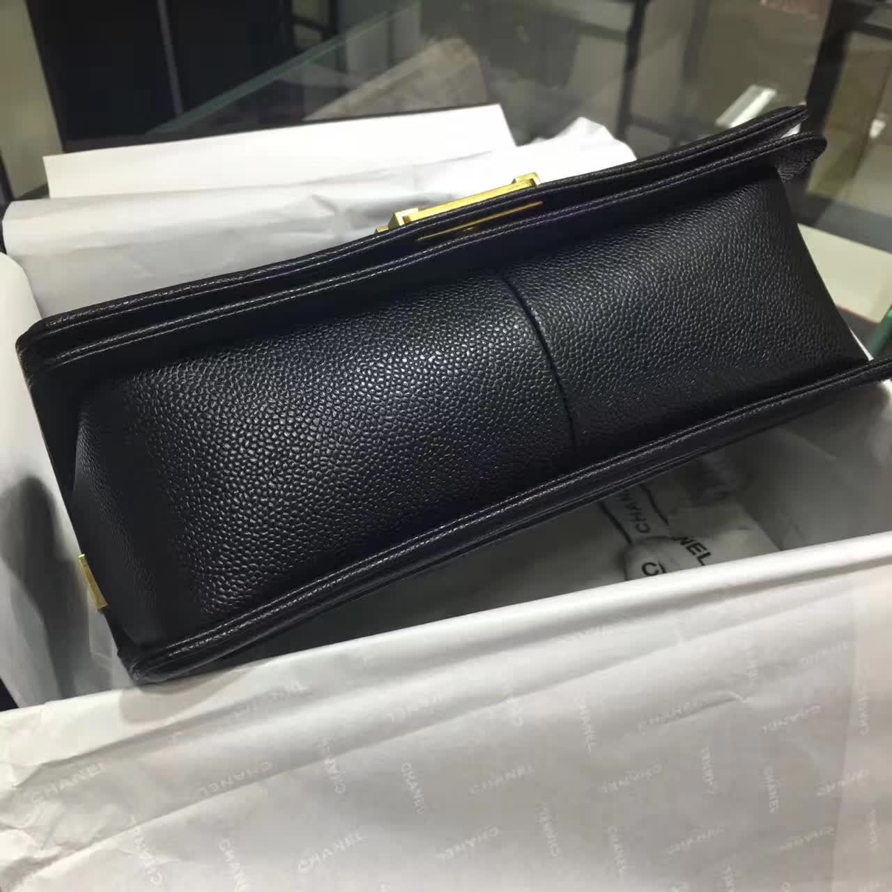 香奈儿官网  Chanel Leboy 28cm 黑色 古金色 球纹