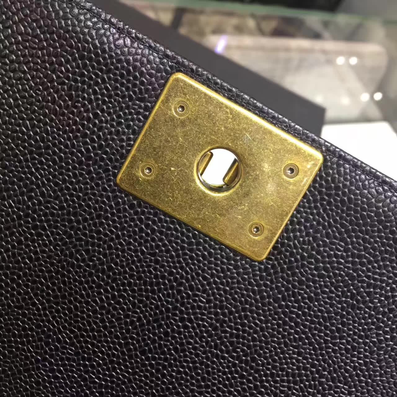 香奈儿官网  Chanel Leboy 28cm 黑色 古金色 球纹