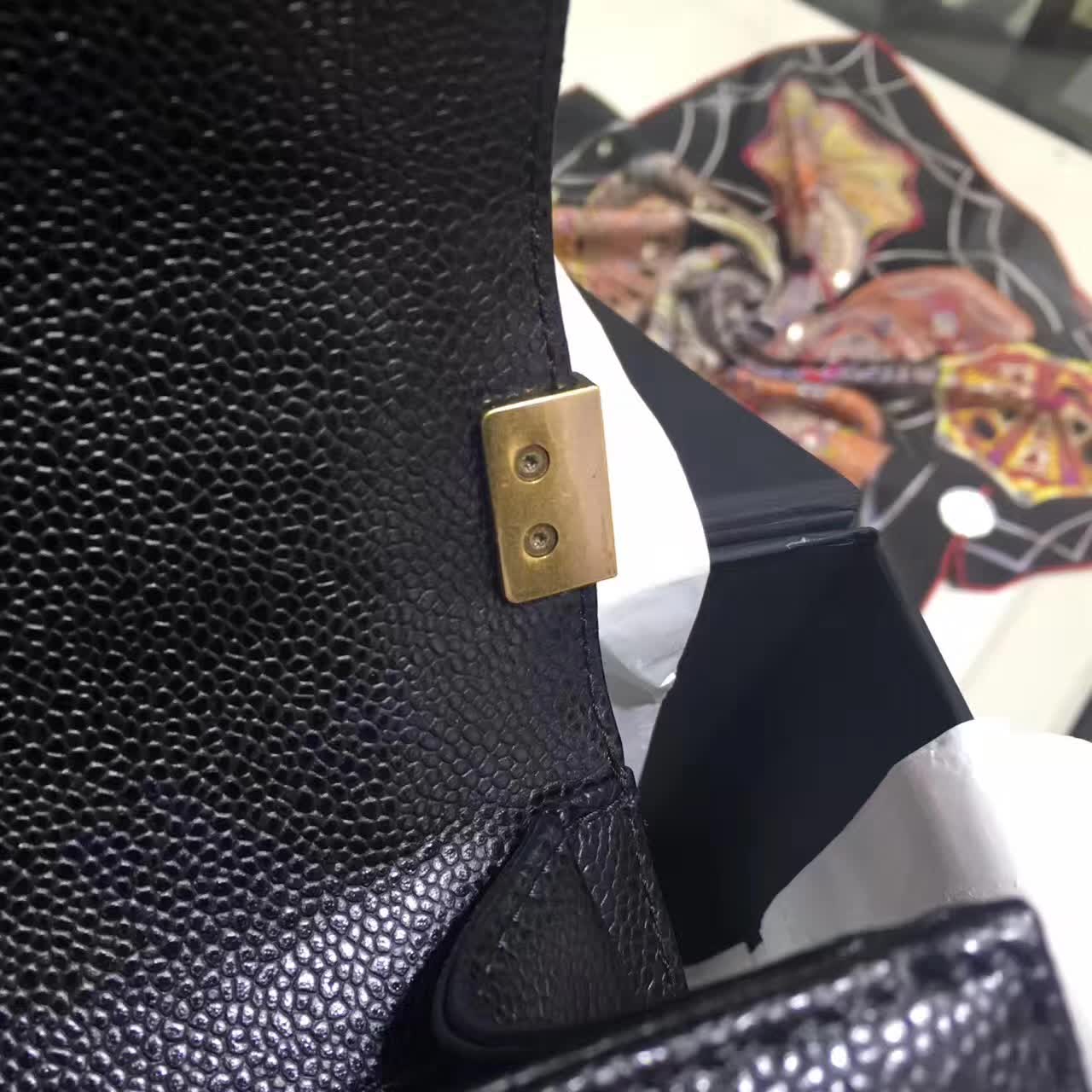 香奈儿官网  Chanel Leboy 28cm 黑色 古金色 球纹