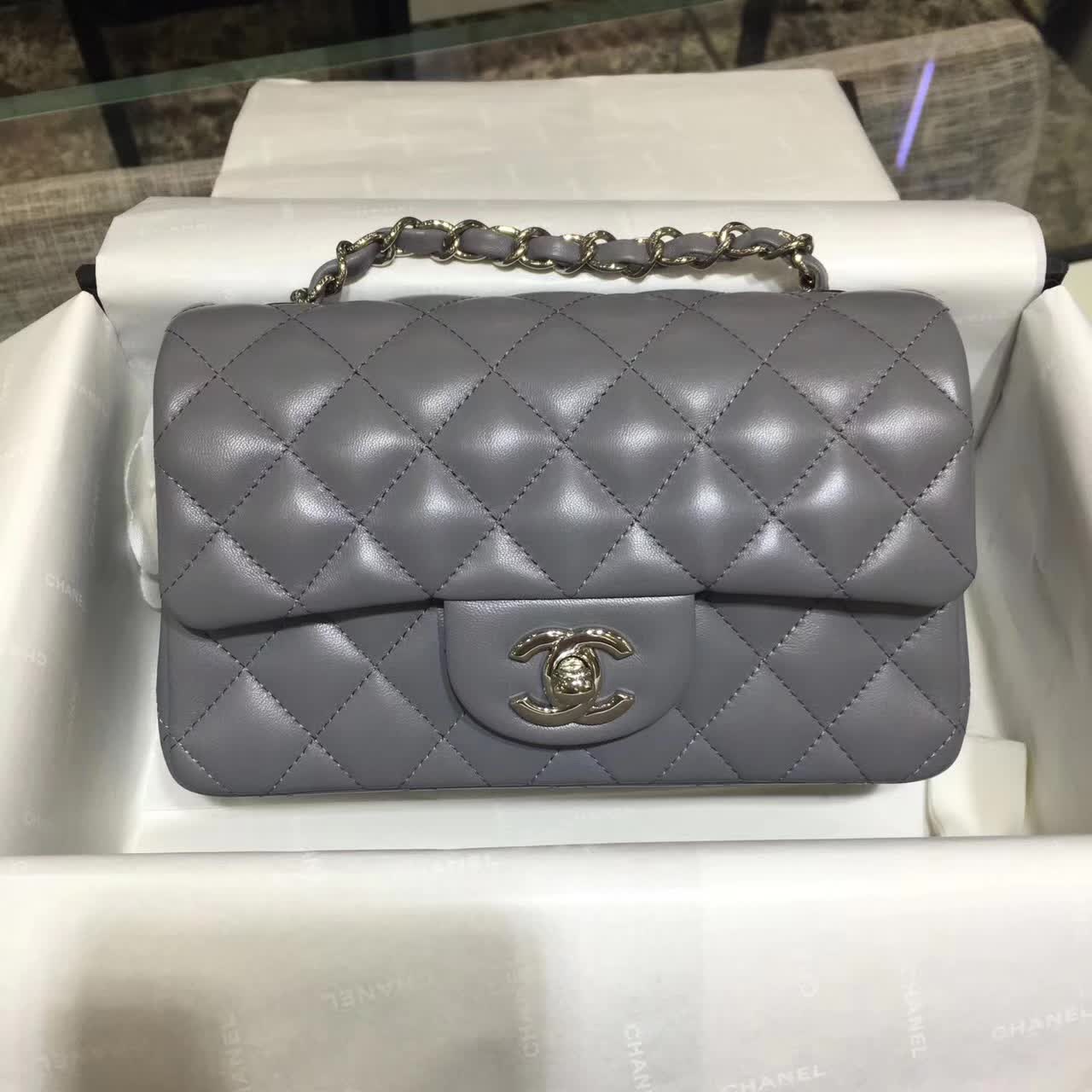 Chanel 香奈儿 Classic Flap 小羊皮 灰色 20cm 五金：银色