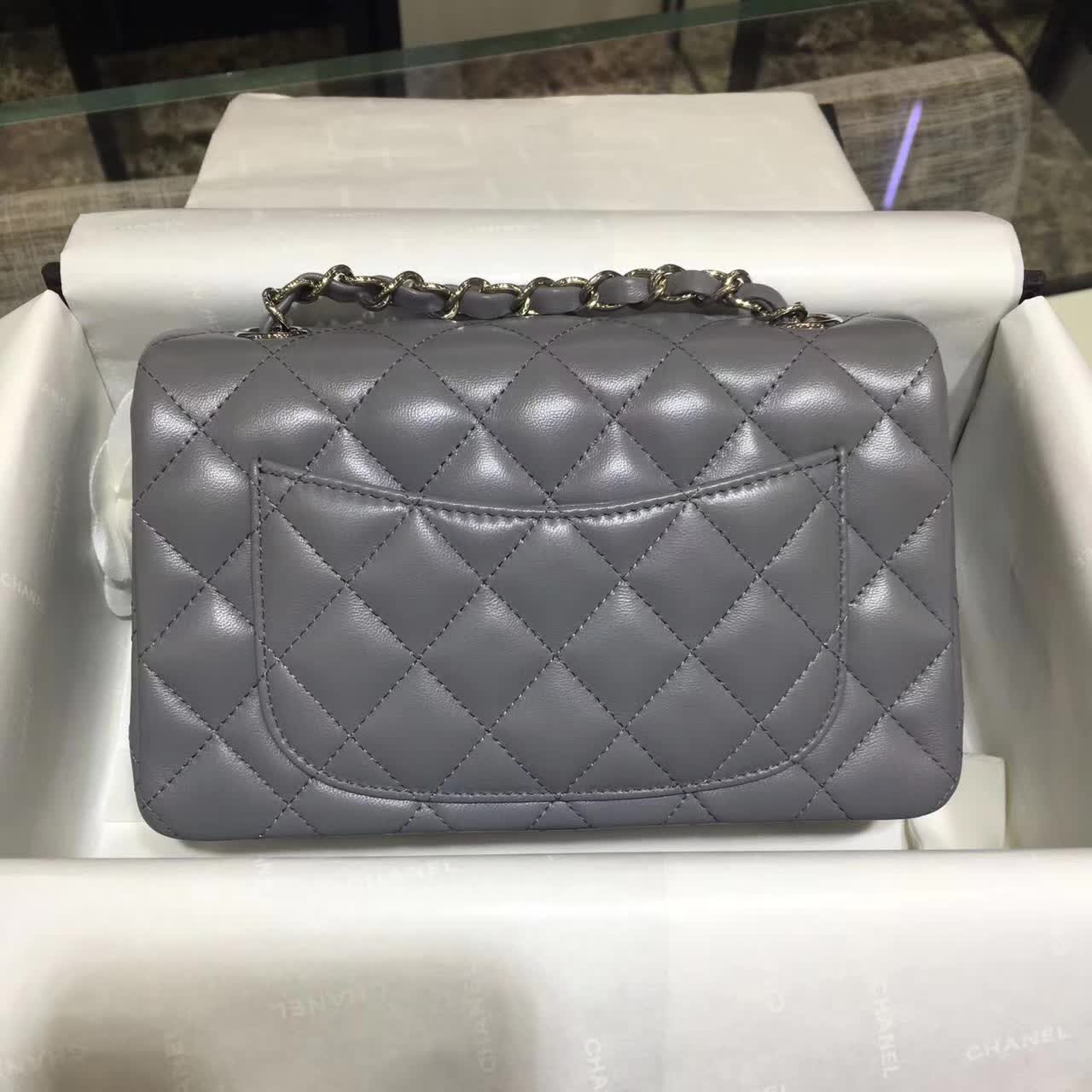 Chanel 香奈儿 Classic Flap 小羊皮 灰色 20cm 五金：银色