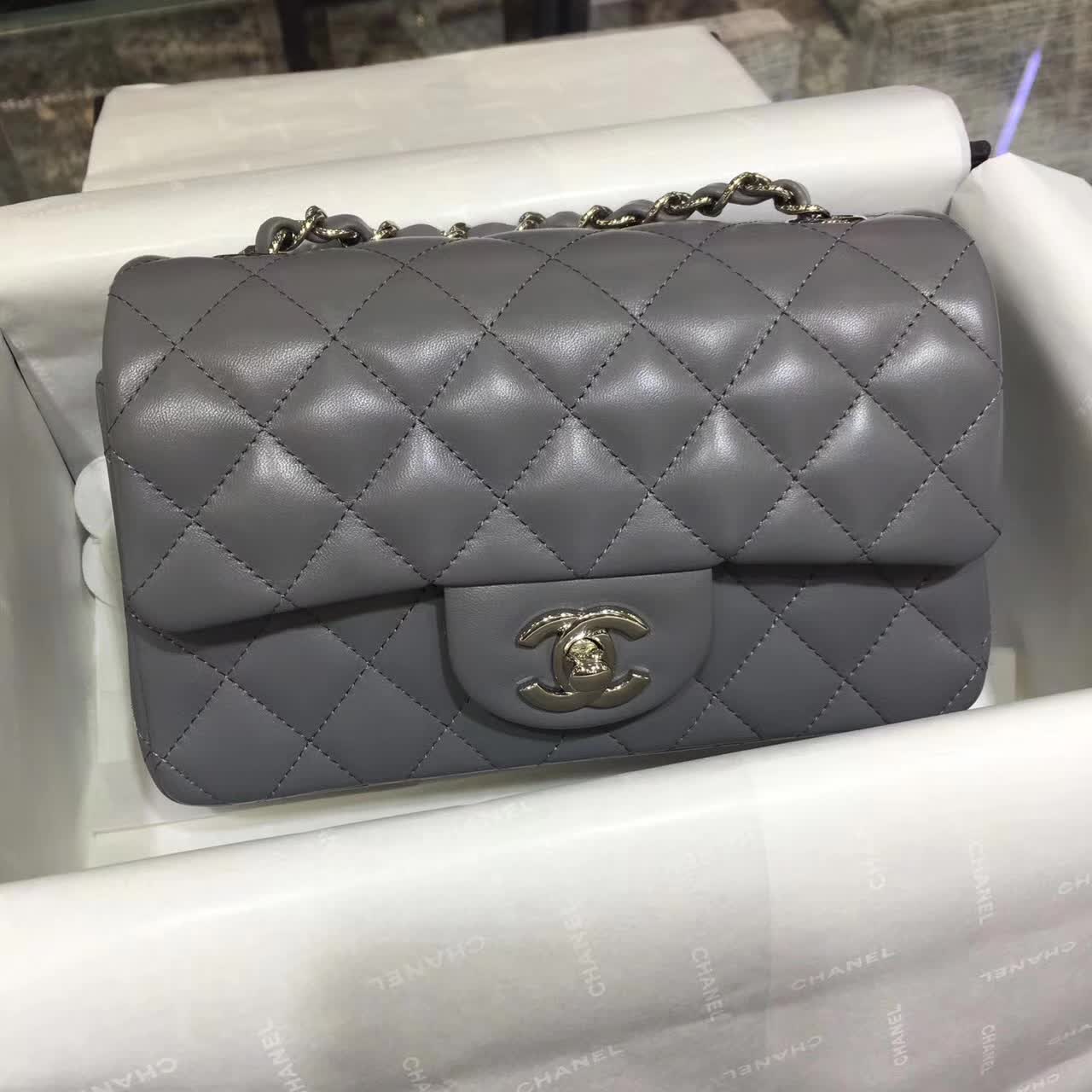 Chanel 香奈儿 Classic Flap 小羊皮 灰色 20cm 五金：银色