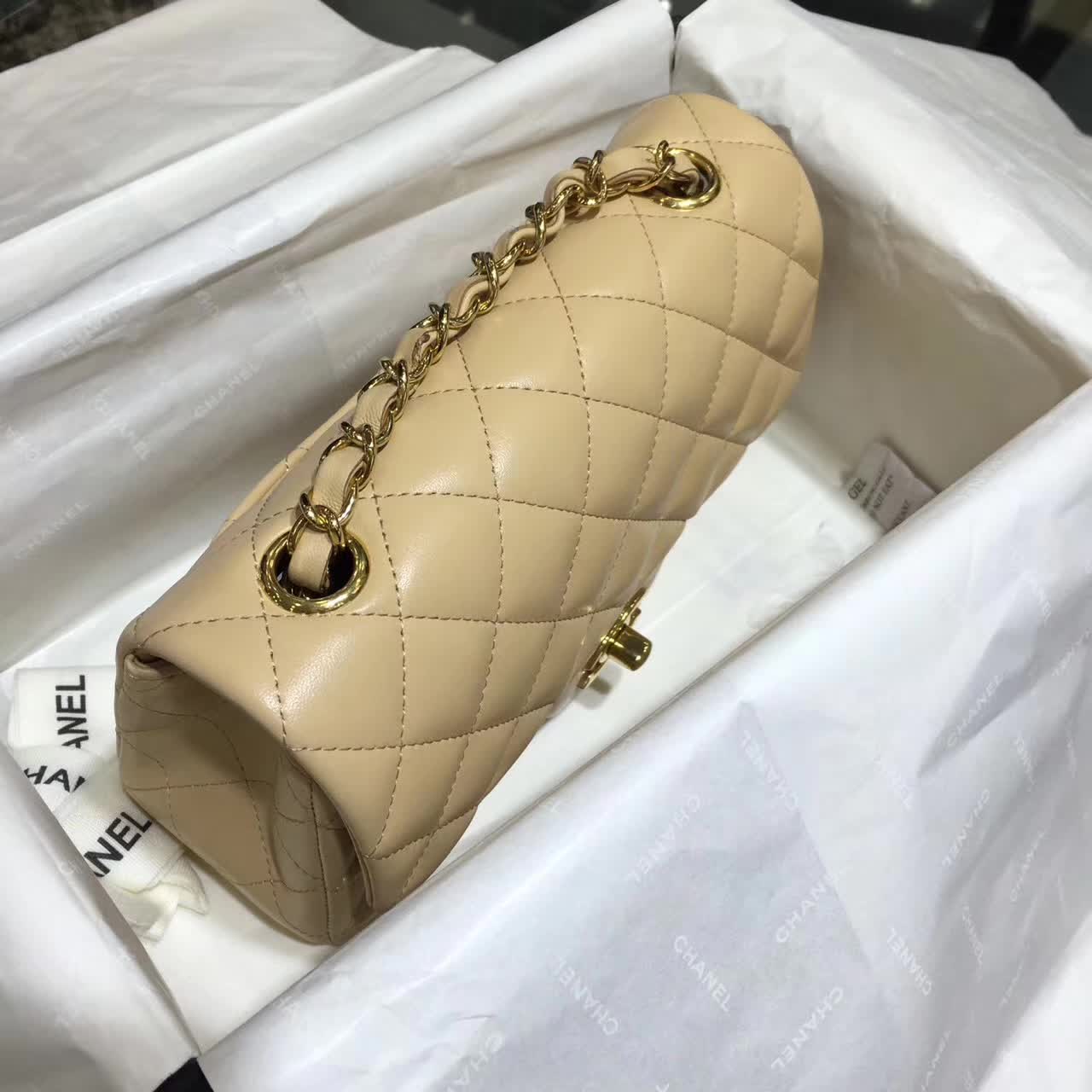 Chanel 香奈儿 Classic Flap 小羊皮 杏色 20cm  五金：金色