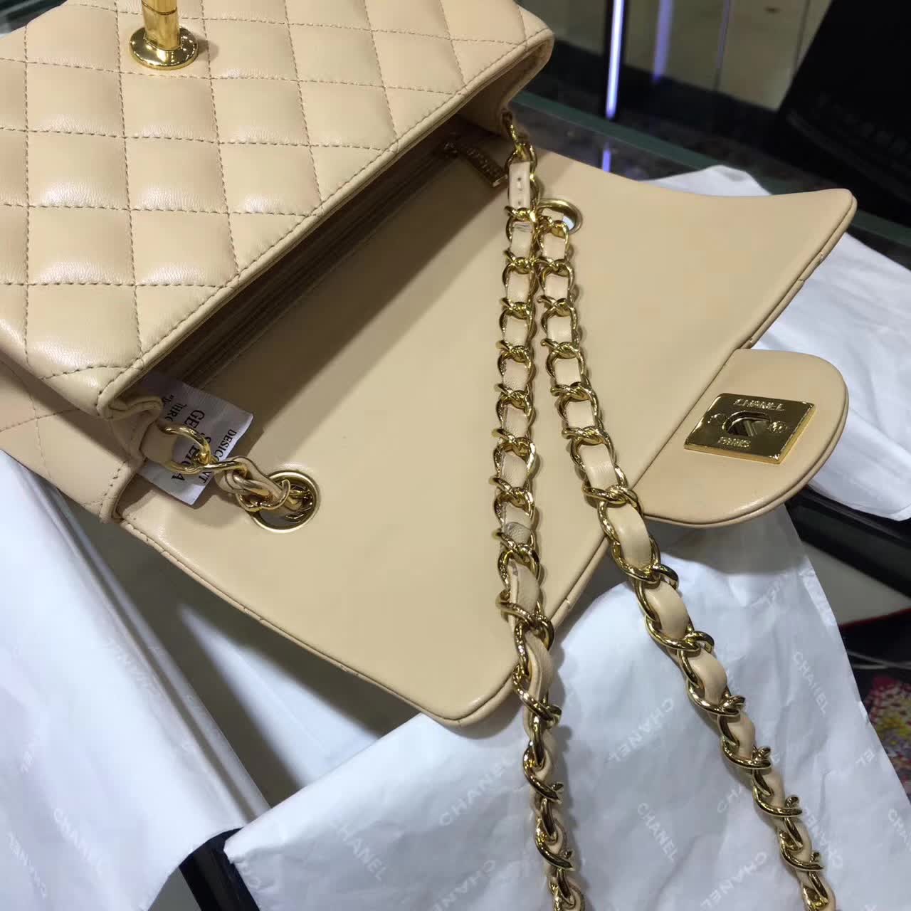 Chanel 香奈儿 Classic Flap 小羊皮 杏色 20cm  五金：金色