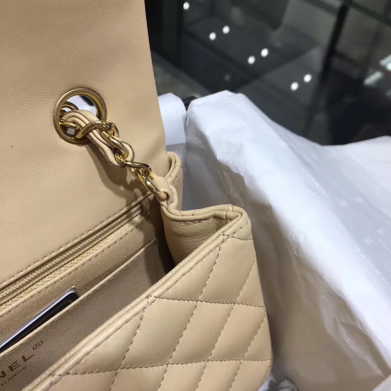 Chanel 香奈儿 Classic Flap 小羊皮 杏色 20cm  五金：金色