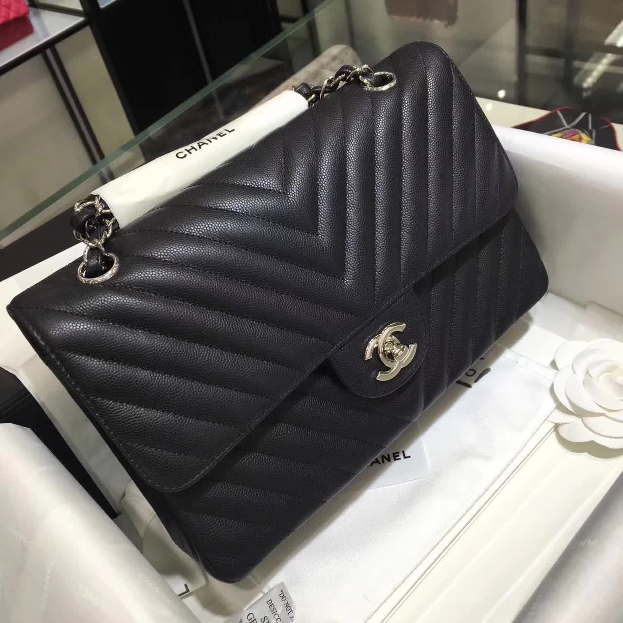 Chanel 香奈儿 V字绣 小鱼子酱 黑色 25cm 五金：银色