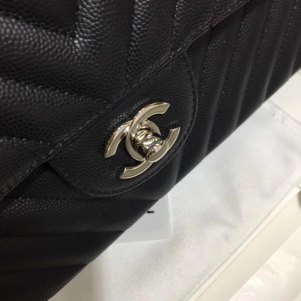 Chanel 香奈儿 V字绣 小鱼子酱 黑色 25cm 五金：银色