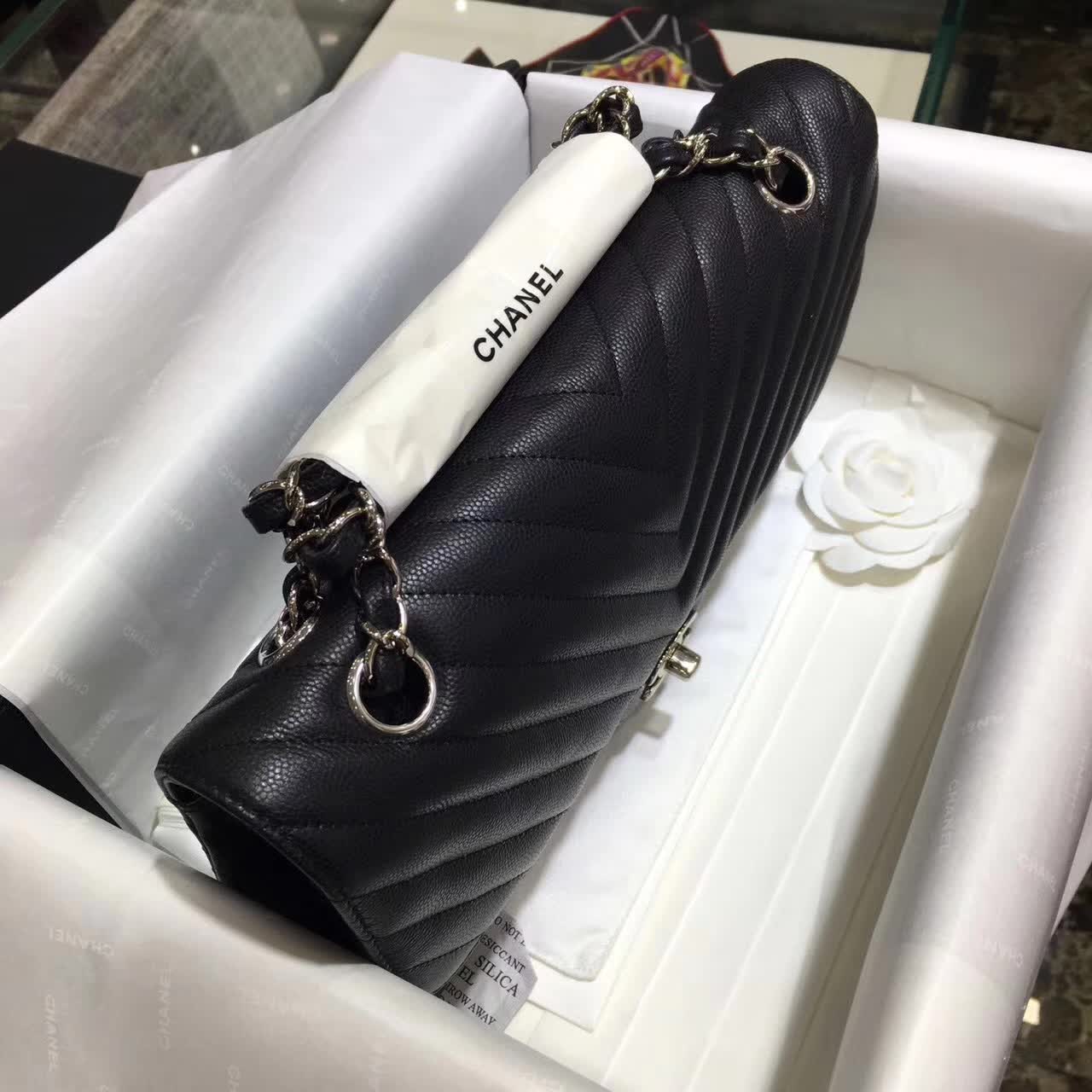 Chanel 香奈儿 V字绣 小鱼子酱 黑色 25cm 五金：银色
