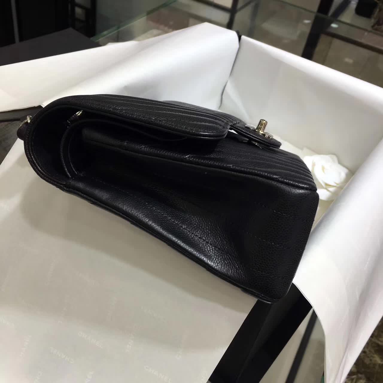 Chanel 香奈儿 V字绣 小鱼子酱 黑色 25cm 五金：银色
