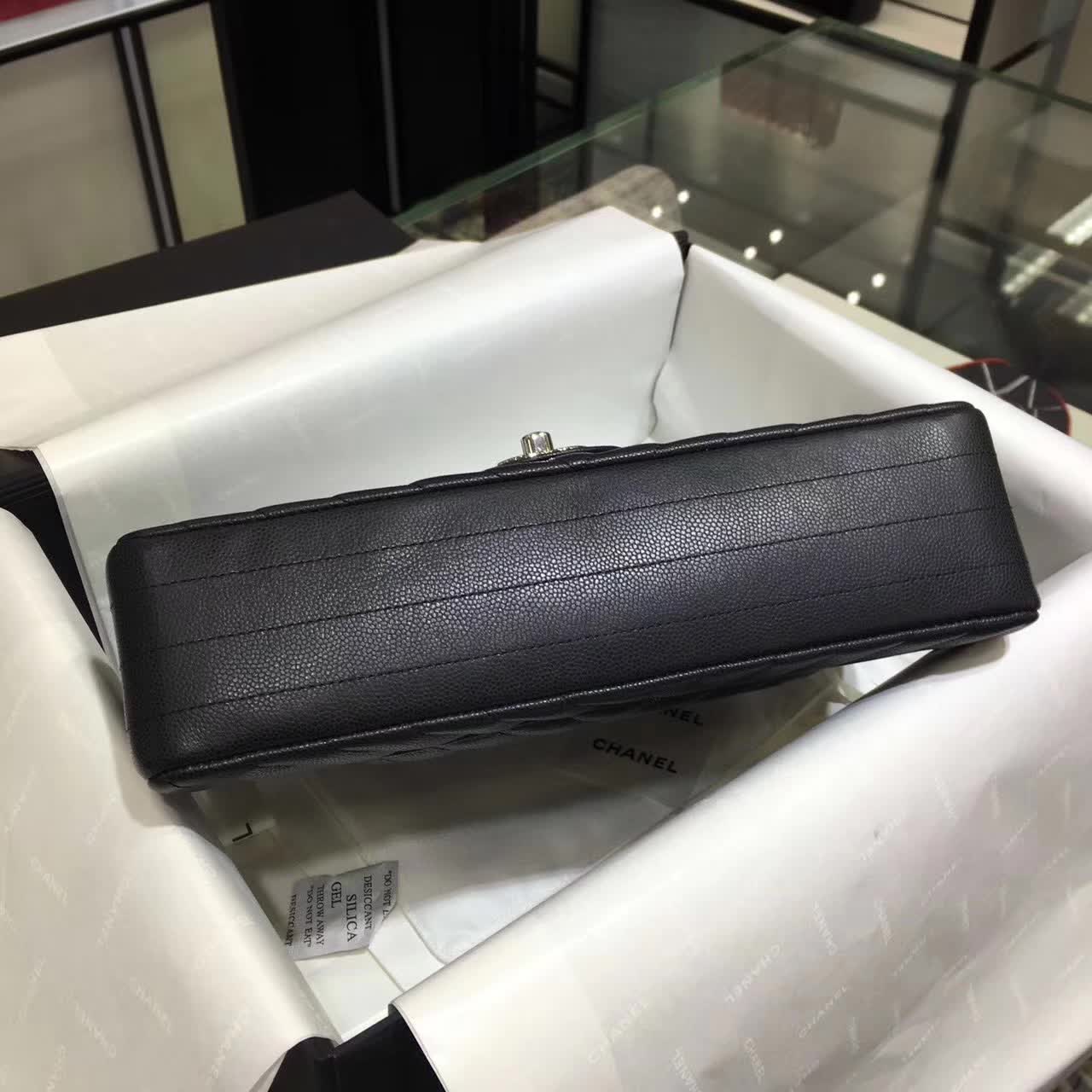 Chanel 香奈儿 V字绣 小鱼子酱 黑色 25cm 五金：银色