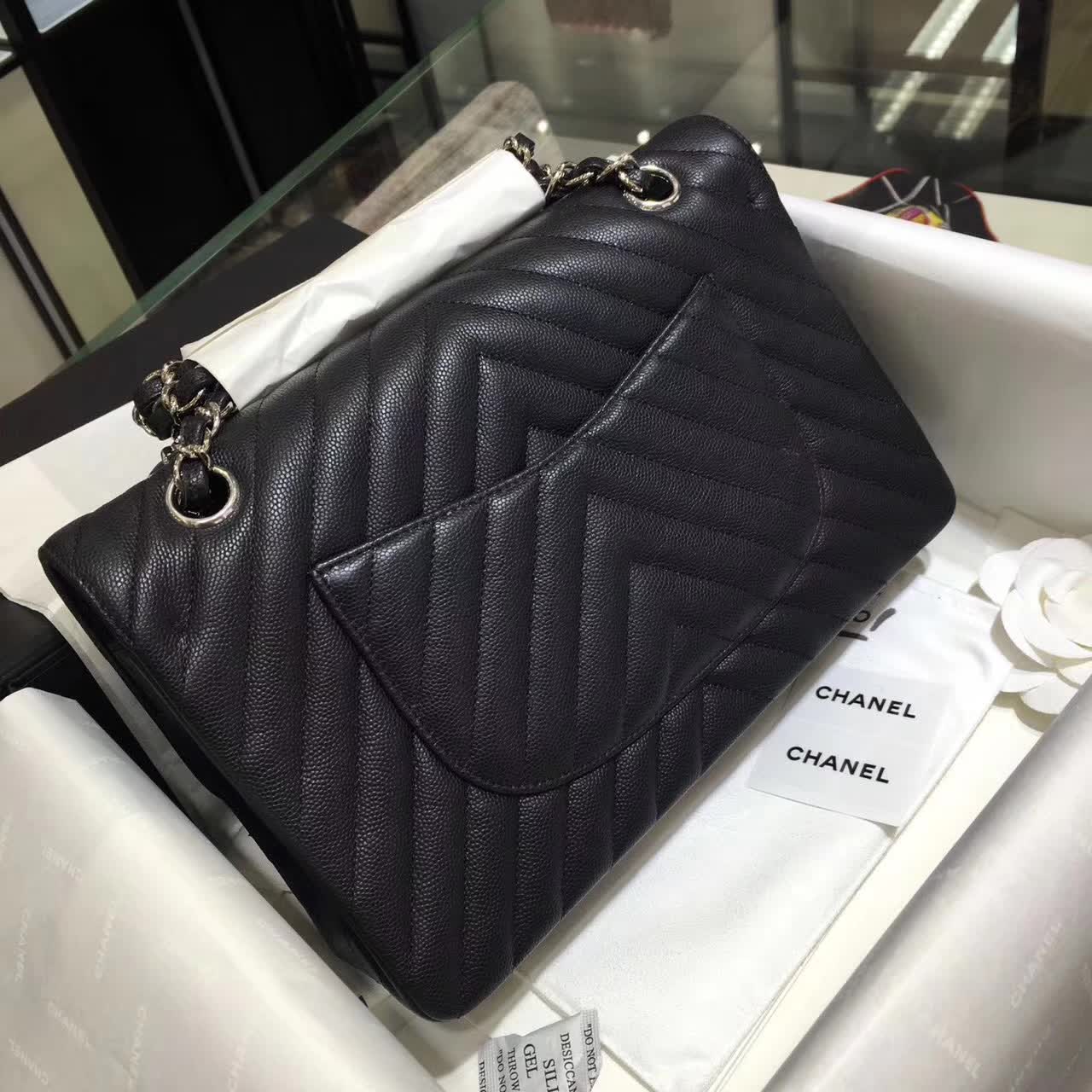 Chanel 香奈儿 V字绣 小鱼子酱 黑色 25cm 五金：银色